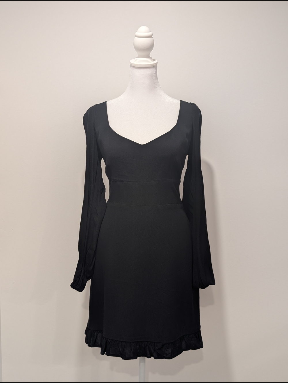 Dynamite Black Long-Sleeve Sweetheart Neck Dress